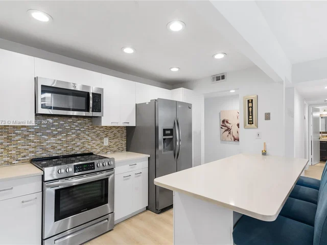 3350 NE 192nd St # B, Aventura FL 33180