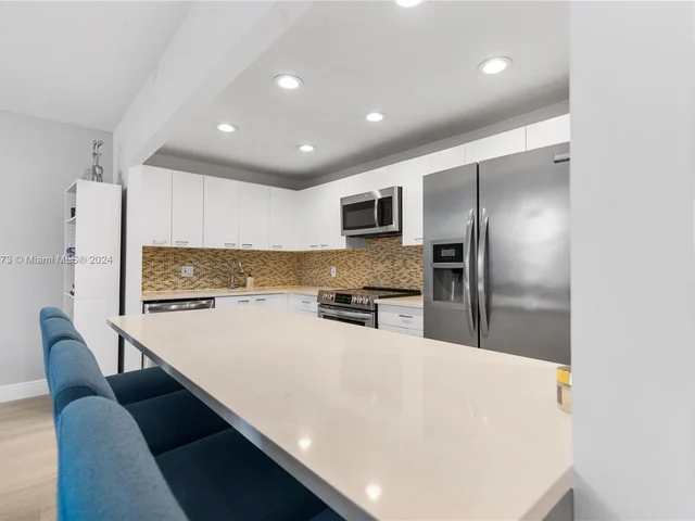 3350 NE 192nd St # B, Aventura FL 33180