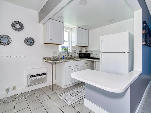 6484 Indian Creek Dr # 317, Miami Beach FL 33141