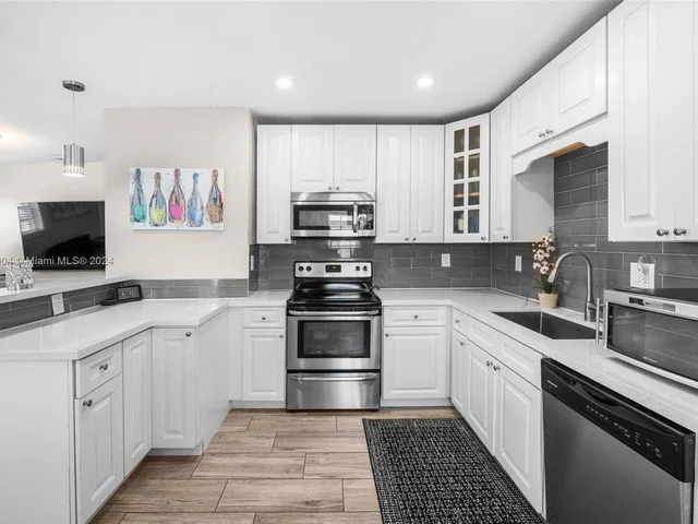 7340 Garfield St, Hollywood FL 33024