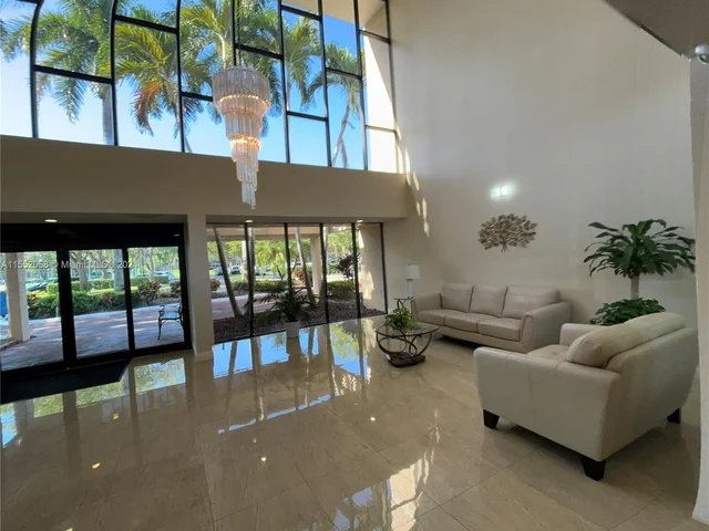 16251 Golf Club Rd # 302, Weston FL 33326