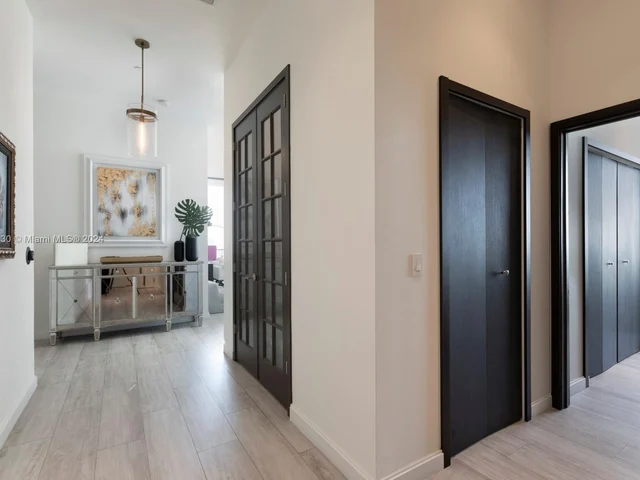 45 SW 9th St, Miami FL 33130