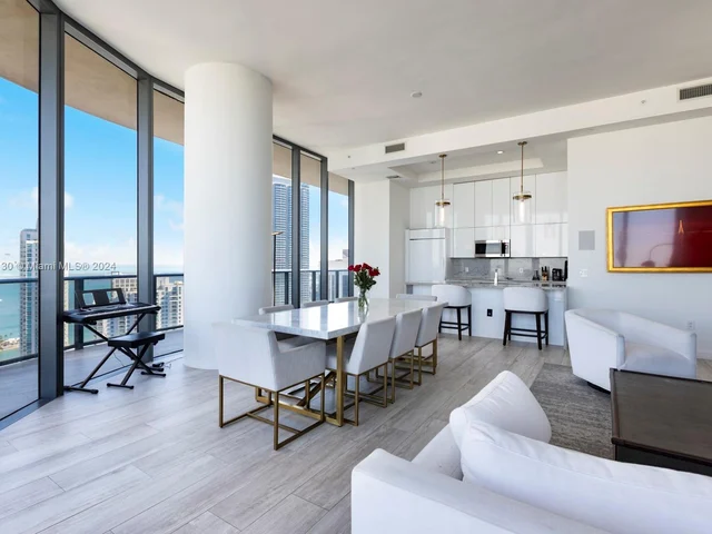 45 SW 9th St, Miami FL 33130