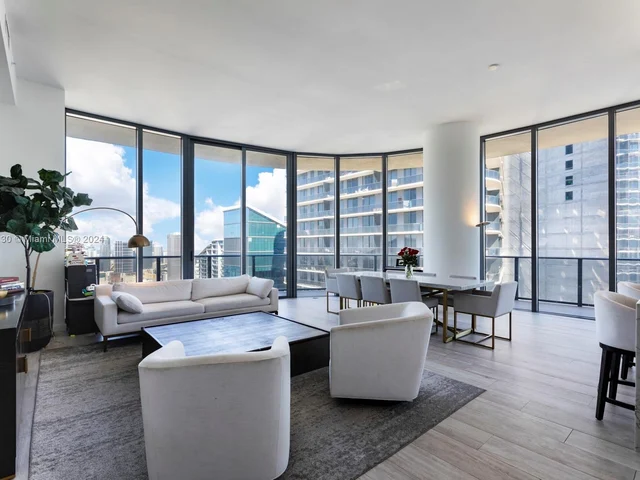 45 SW 9th St, Miami FL 33130