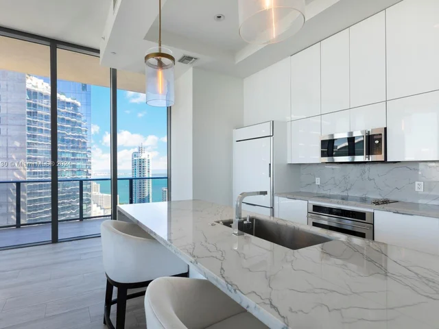 45 SW 9th St, Miami FL 33130