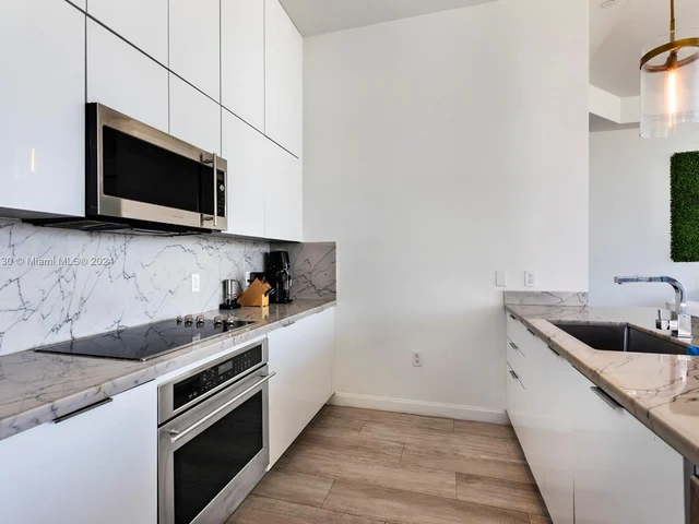 45 SW 9th St, Miami FL 33130