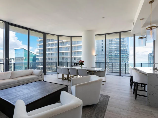 45 SW 9th St, Miami FL 33130