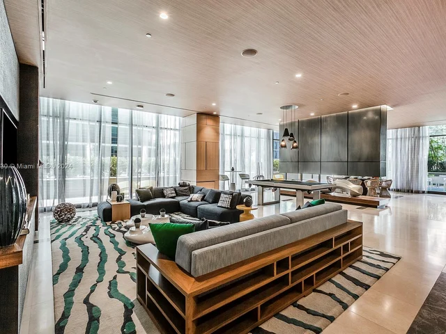 45 SW 9th St, Miami FL 33130