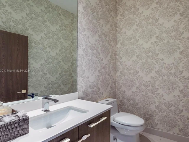 45 SW 9th St, Miami FL 33130