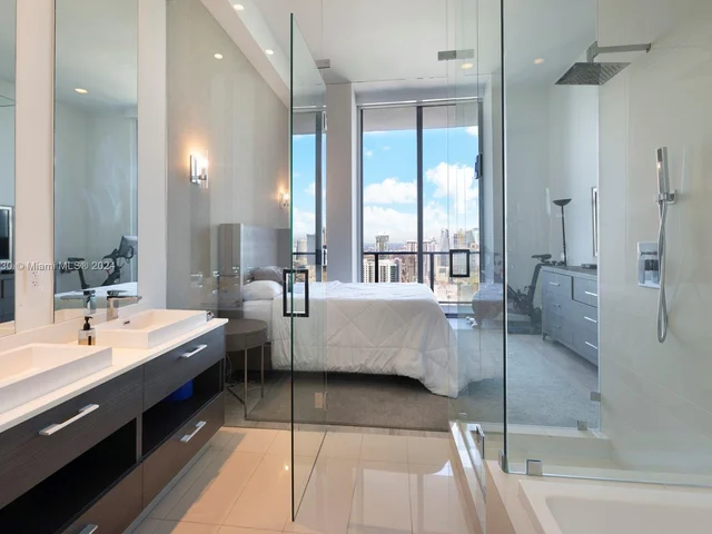 45 SW 9th St, Miami FL 33130