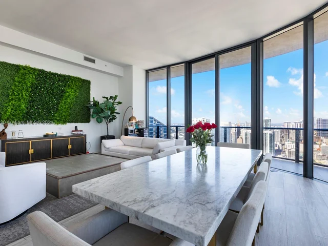 45 SW 9th St, Miami FL 33130