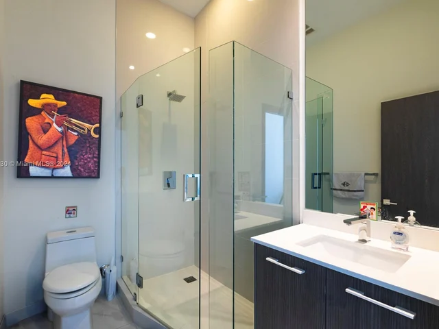 45 SW 9th St, Miami FL 33130