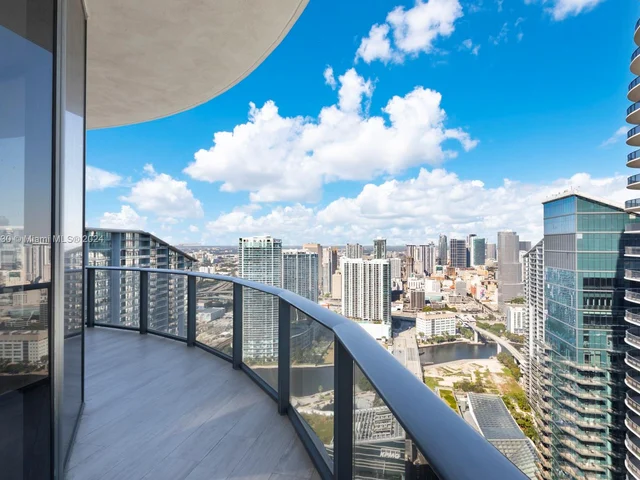 45 SW 9th St, Miami FL 33130