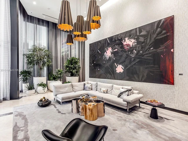 45 SW 9th St, Miami FL 33130