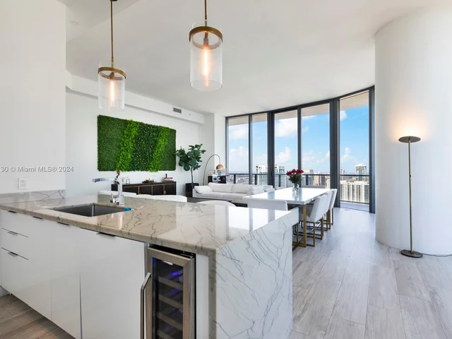 45 SW 9th St, Miami FL 33130