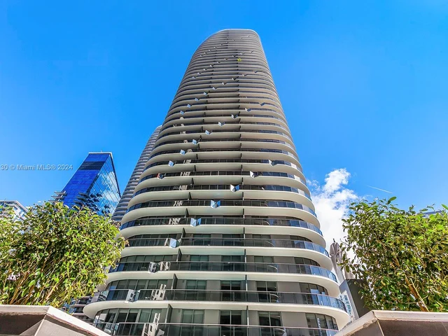 45 SW 9th St, Miami FL 33130