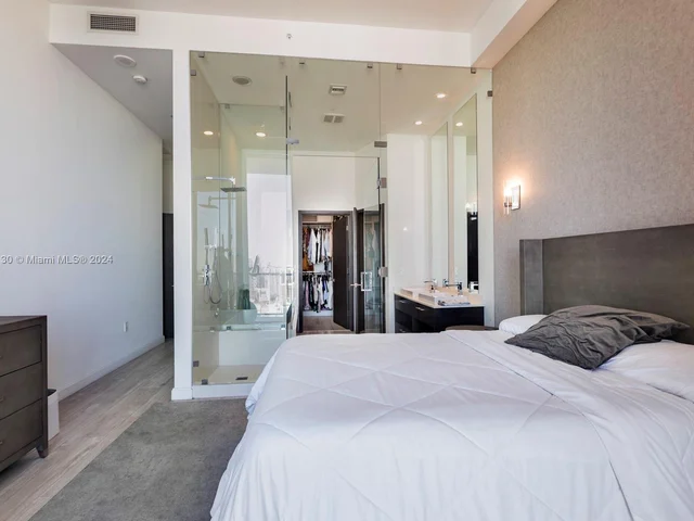 45 SW 9th St, Miami FL 33130