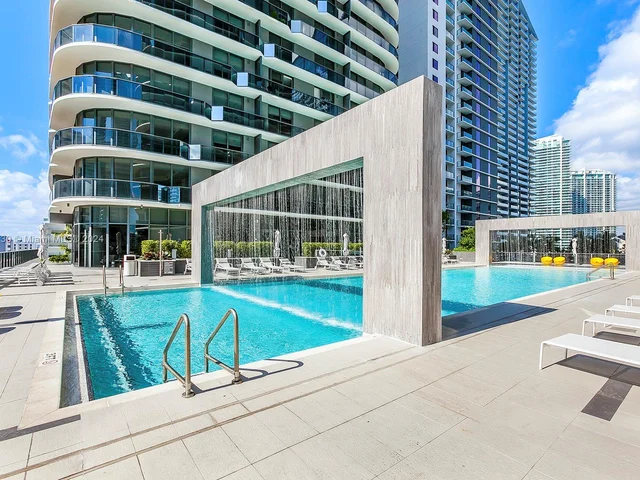 45 SW 9th St, Miami FL 33130