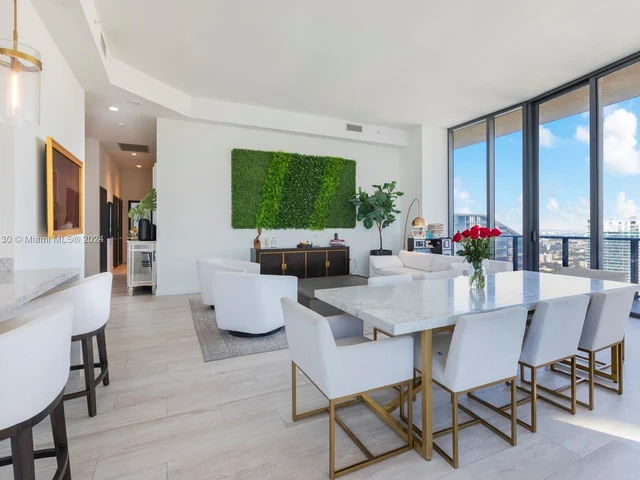 45 SW 9th St, Miami FL 33130