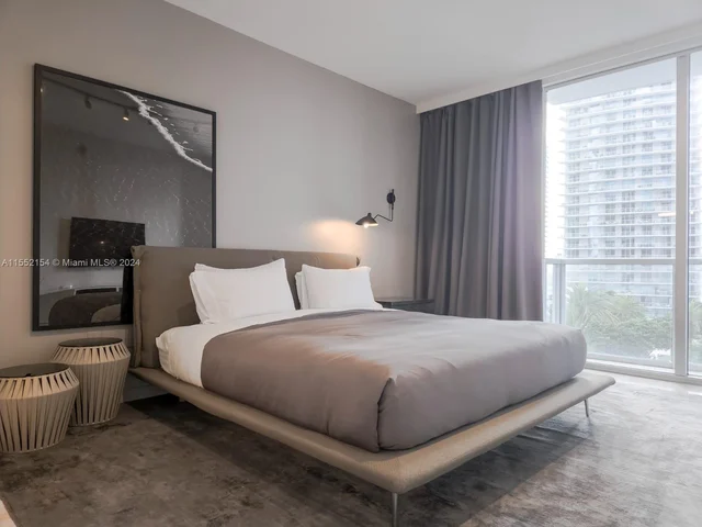 1060 Brickell Ave # 1517, Miami FL 33131