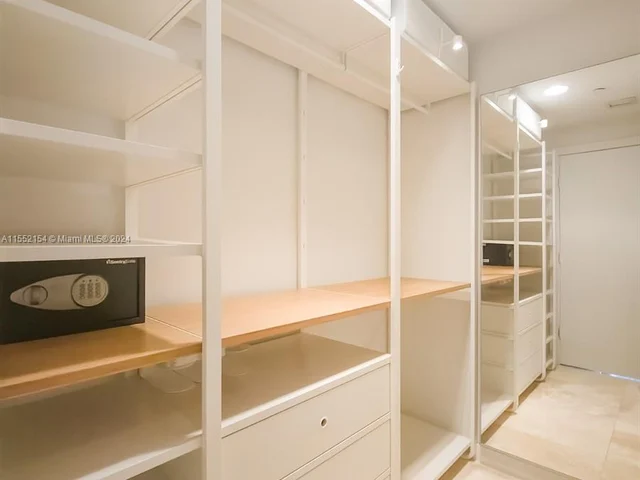 1060 Brickell Ave # 1517, Miami FL 33131