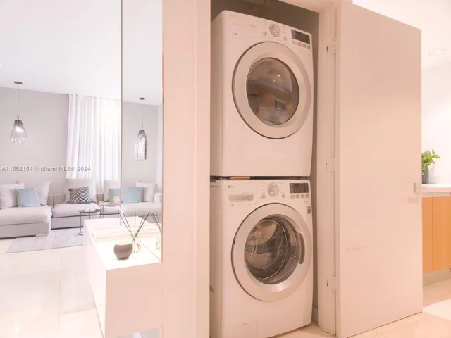 1060 Brickell Ave # 1517, Miami FL 33131