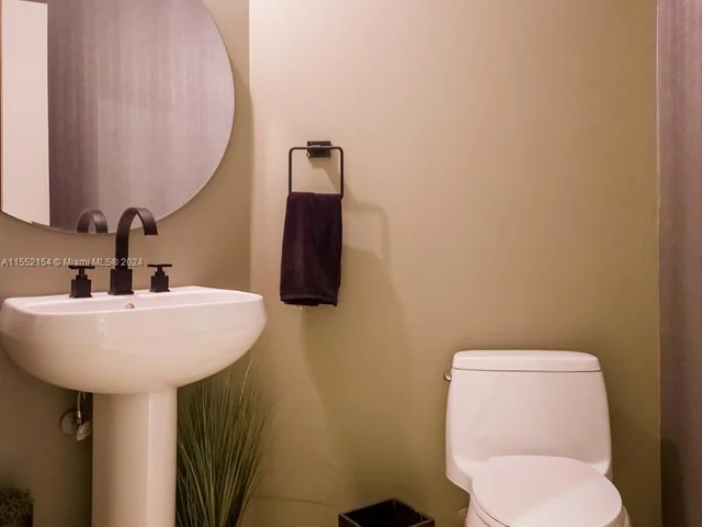 1060 Brickell Ave # 1517, Miami FL 33131