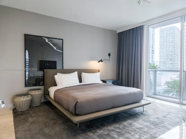 1060 Brickell Ave # 1517, Miami FL 33131