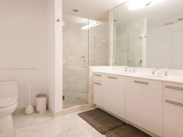 1060 Brickell Ave # 1517, Miami FL 33131