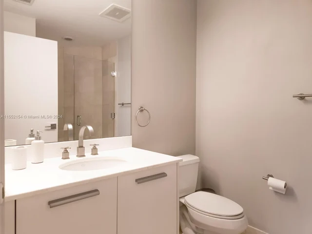 1060 Brickell Ave # 1517, Miami FL 33131