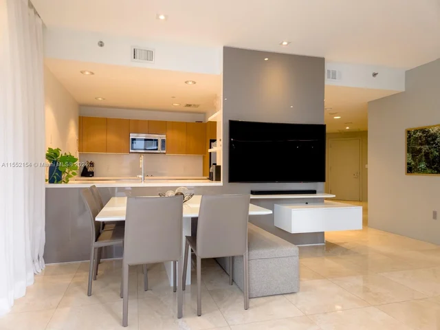 1060 Brickell Ave # 1517, Miami FL 33131