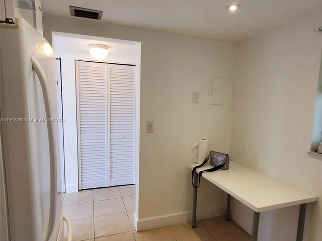 7900 Tatum Waterway Dr # 502, Miami Beach FL 33141