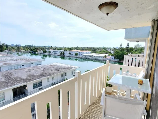 7900 Tatum Waterway Dr # 502, Miami Beach FL 33141