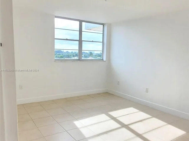 7900 Tatum Waterway Dr # 502, Miami Beach FL 33141