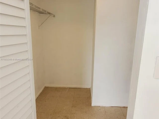 7900 Tatum Waterway Dr # 502, Miami Beach FL 33141