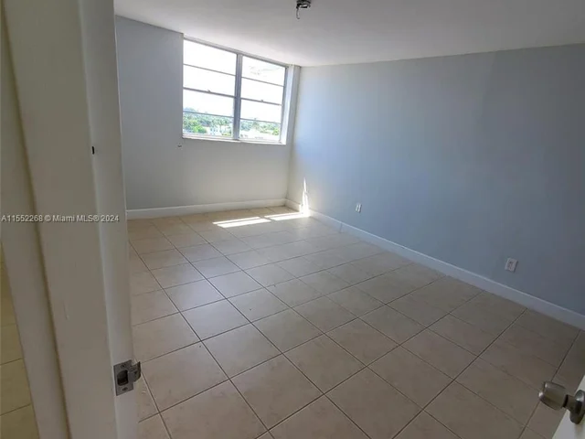 7900 Tatum Waterway Dr # 502, Miami Beach FL 33141