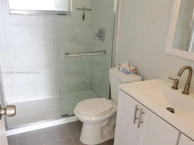 7900 Tatum Waterway Dr # 502, Miami Beach FL 33141