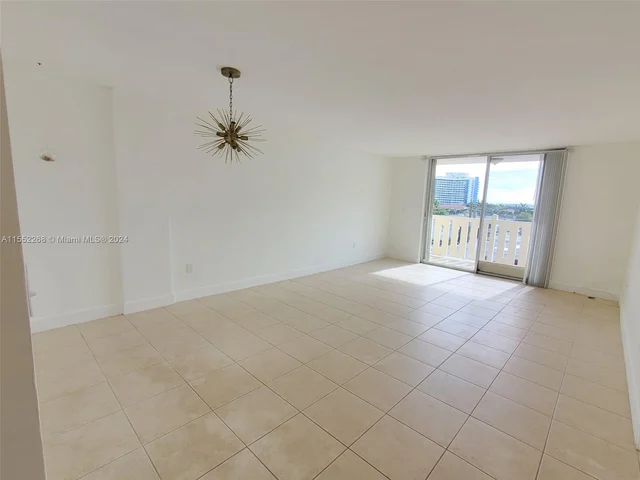 7900 Tatum Waterway Dr # 502, Miami Beach FL 33141