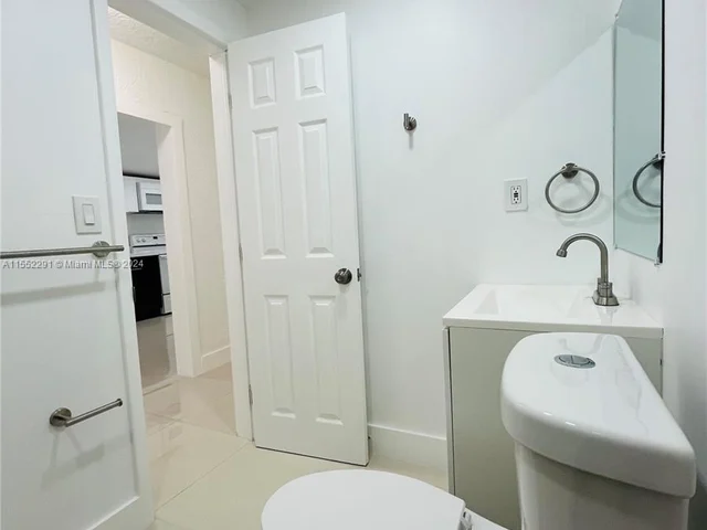 445 NE # 171, North Miami Beach FL 33162