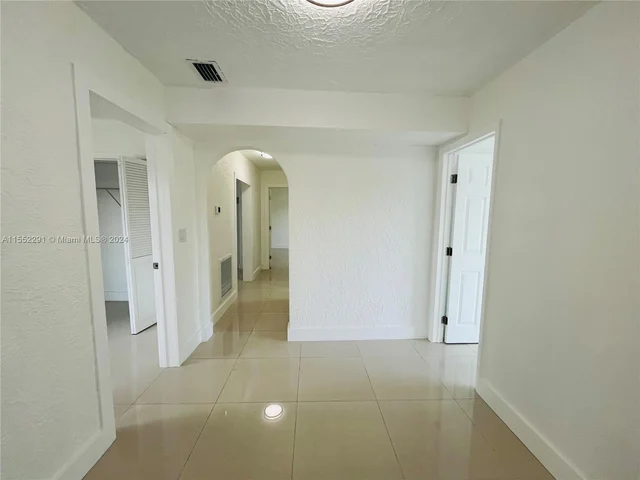 445 NE # 171, North Miami Beach FL 33162