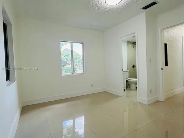 445 NE # 171, North Miami Beach FL 33162