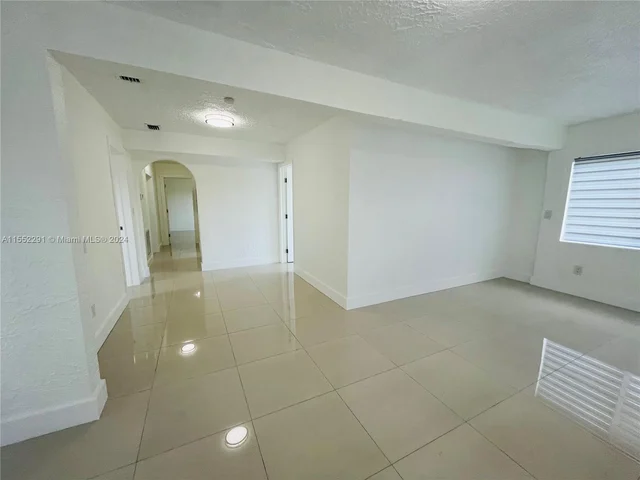 445 NE # 171, North Miami Beach FL 33162