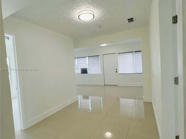 445 NE # 171, North Miami Beach FL 33162