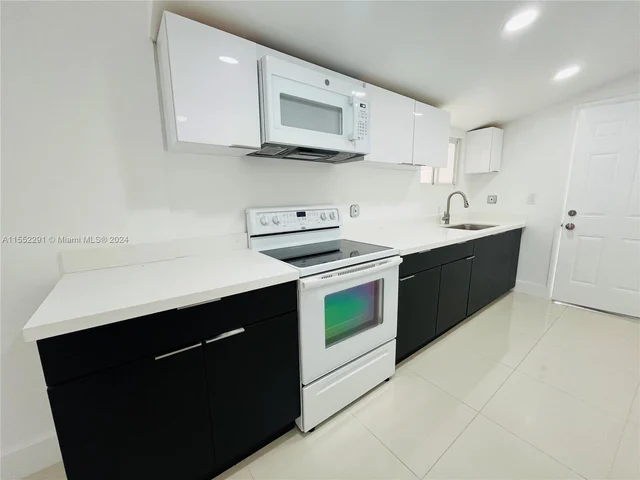 445 NE # 171, North Miami Beach FL 33162