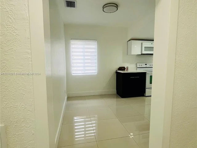 445 NE # 171, North Miami Beach FL 33162