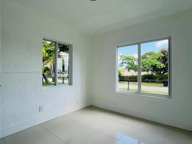 445 NE # 171, North Miami Beach FL 33162