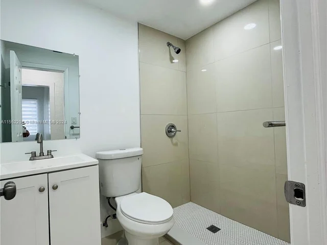 445 NE # 171, North Miami Beach FL 33162