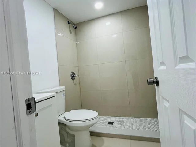 445 NE # 171, North Miami Beach FL 33162