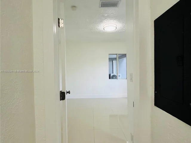 445 NE # 171, North Miami Beach FL 33162