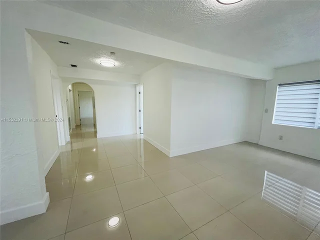 445 NE # 171, North Miami Beach FL 33162